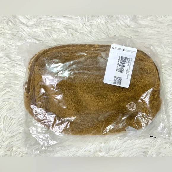 Lululemon Athletica Everywhere belt bag 1L Brunt Caramel FLEECE, Discontinued - Picture 16 of 16
